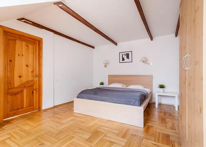 Old Town With 3 Bedrooms By Urban Rent ヴィリニュス