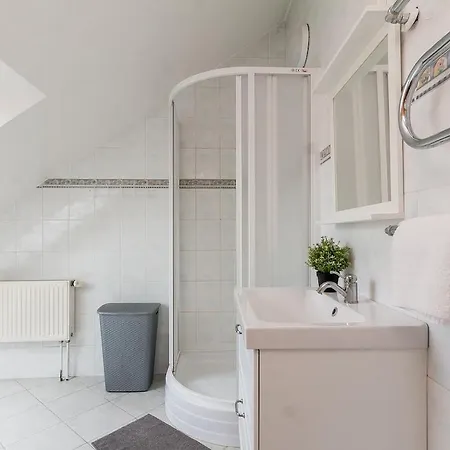 Old Town With 3 Bedrooms By Urban Rent ヴィリニュス