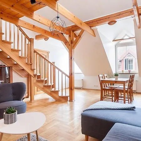 Old Town With 3 Bedrooms By Urban Rent ヴィリニュス