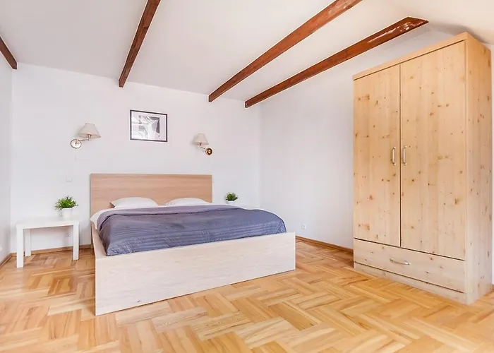 Old Town With 3 Bedrooms By Urban Rent Apartament Wilno