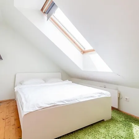 Old Town With 3 Bedrooms By Urban Rent Апартаменты *