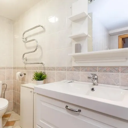Old Town With 3 Bedrooms By Urban Rent * Вильнюс